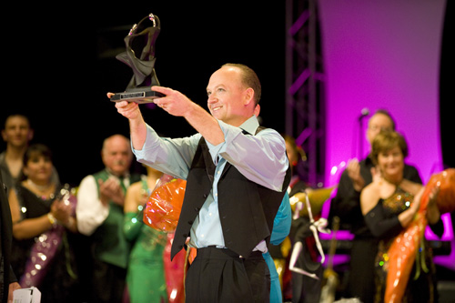 Wally Waldhart holds up 2010 Movers & Shakers Gala Judges' Choice Award
