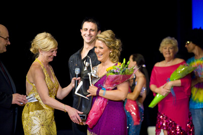 Dana Bemis accepts 2011 Movers & Shakers Gala trophy